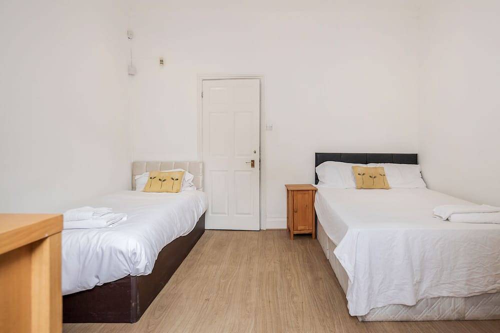 Large  House 6 Apartments with 15 rooms 12 bathrooms for the Larger Groups Only in Tower Hamlets, London