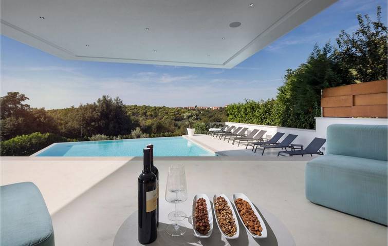 Appartement confortable avec vue sur la mer, piscine, Wi-Fi et parking - À 1,5 km de la plage in Banjole, Côte Sud d'Istrie