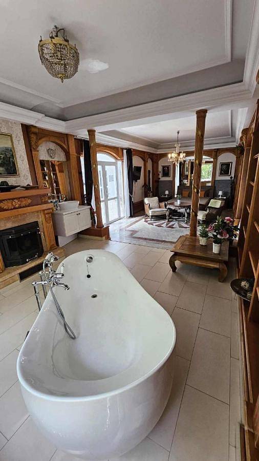 Villa für 10 Personen, mit Whirlpool und Terrasse sowie Pool, mit Haustier in Budapest