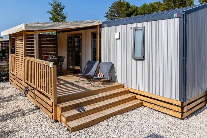 ZEcamping 3* piscine chauffée pet friendly locatif TV Lv BBQ 31m2 in Martigues, Mediterranean Coast (France)