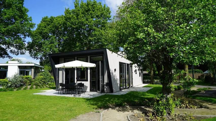 Vakantiehuis voor 7 personen, with Terras and Tuin as well as Zwembad in Kaatsheuvel