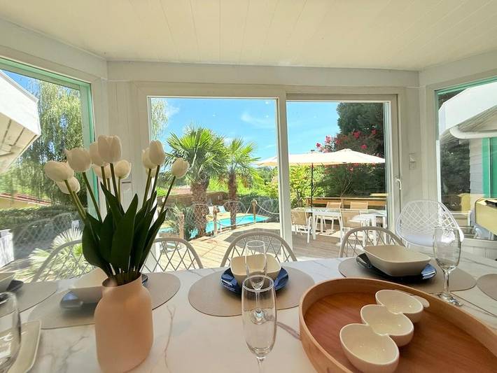 Location de vacances pour 15 personnes, avec piscine ainsi que vue et jardin à Cranves-Sales - 3