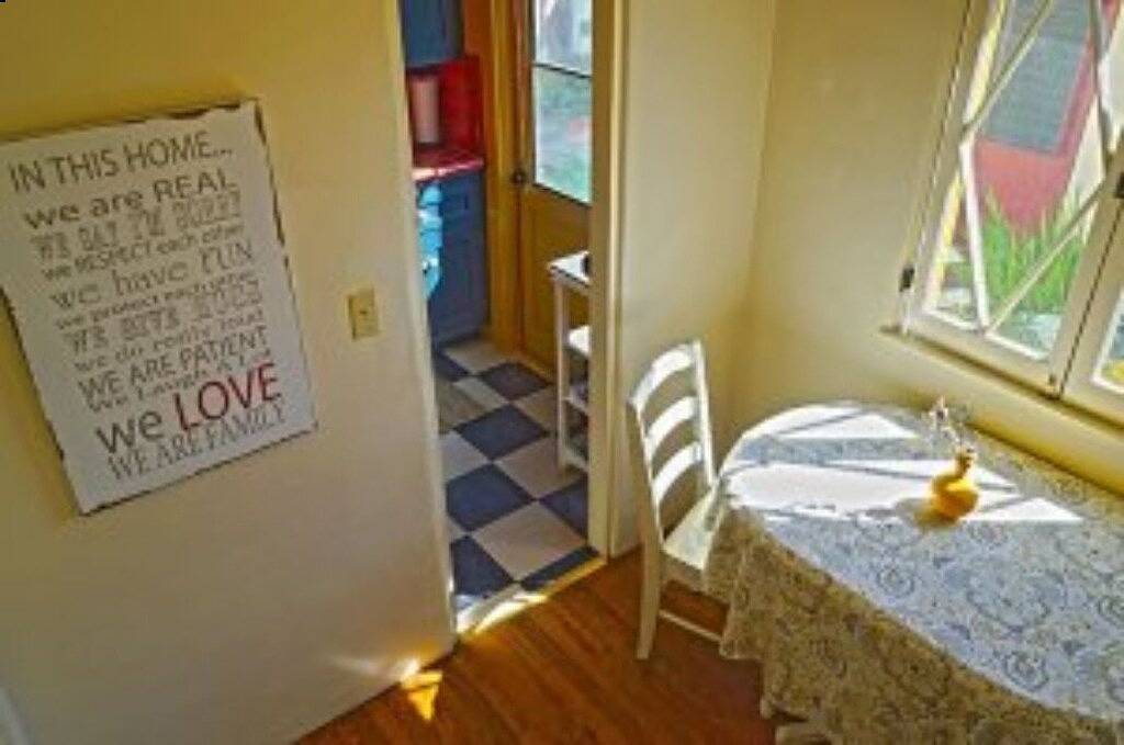 Charming Yellow Cottage Blocks zum Strand und Dorf in Laguna Beach, Orange County