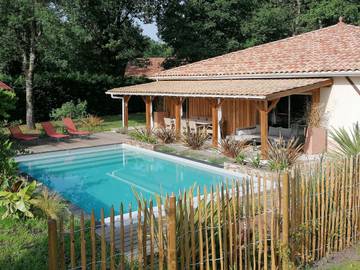 Location de vacances pour 10 personnes, avec piscine et jardin à Sainte-Eulalie-en-Born