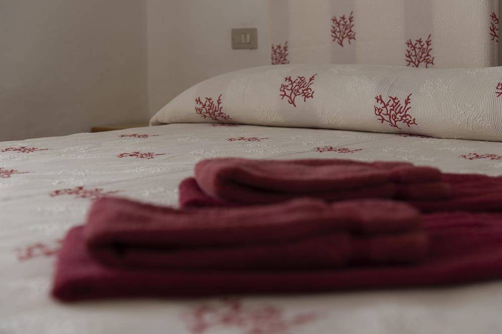 Ganze Wohnung, Residence Pinnetta - 6-Sitzer-Apartment mit kostenfreiem Pool und Wlan in Arzachena, Costa Smeralda