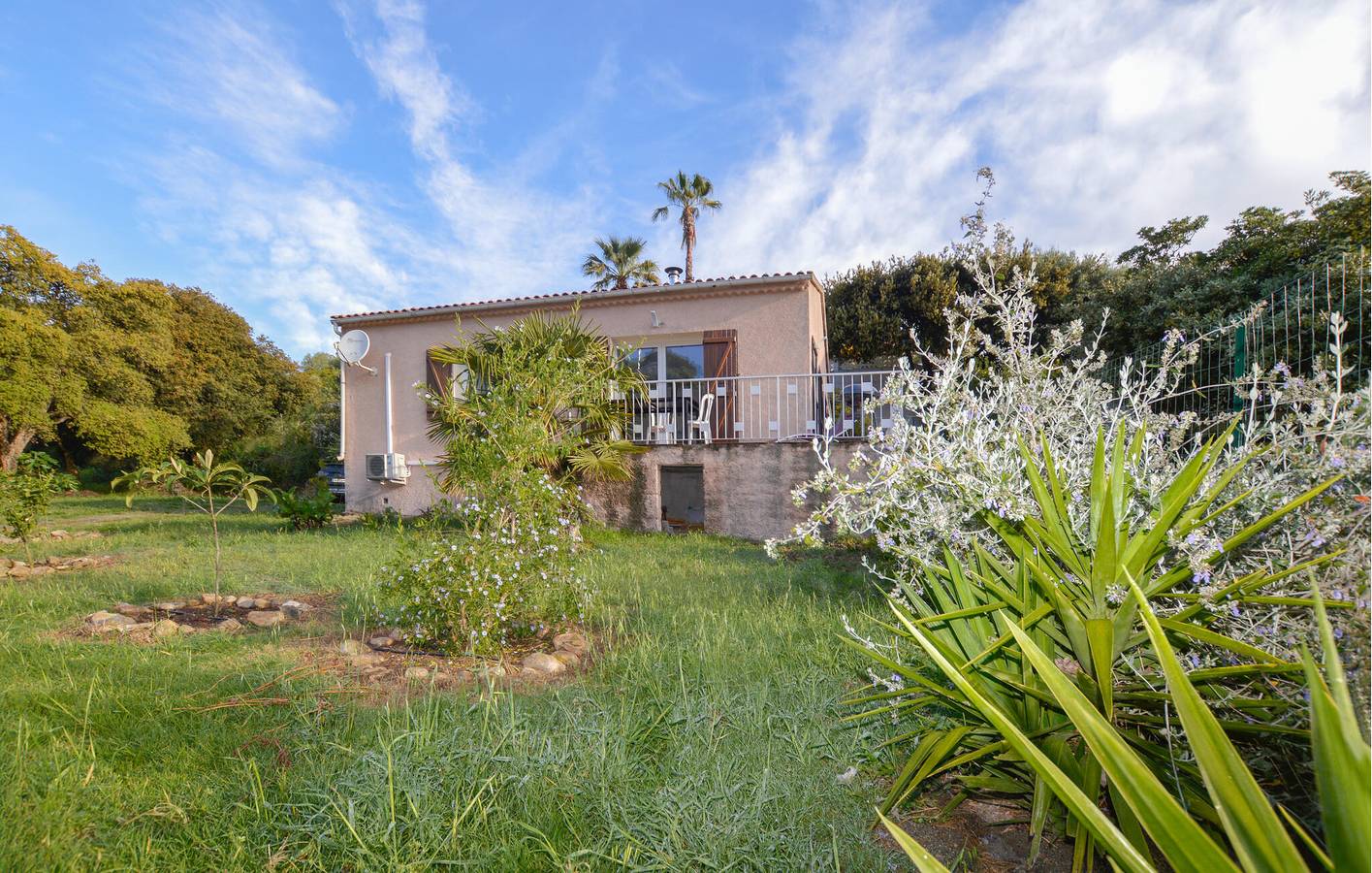 Appartement ensoleillé avec terrasse, climatisation et parking, près de la plage naturiste in San-Giuliano, Arrondissement de Corte