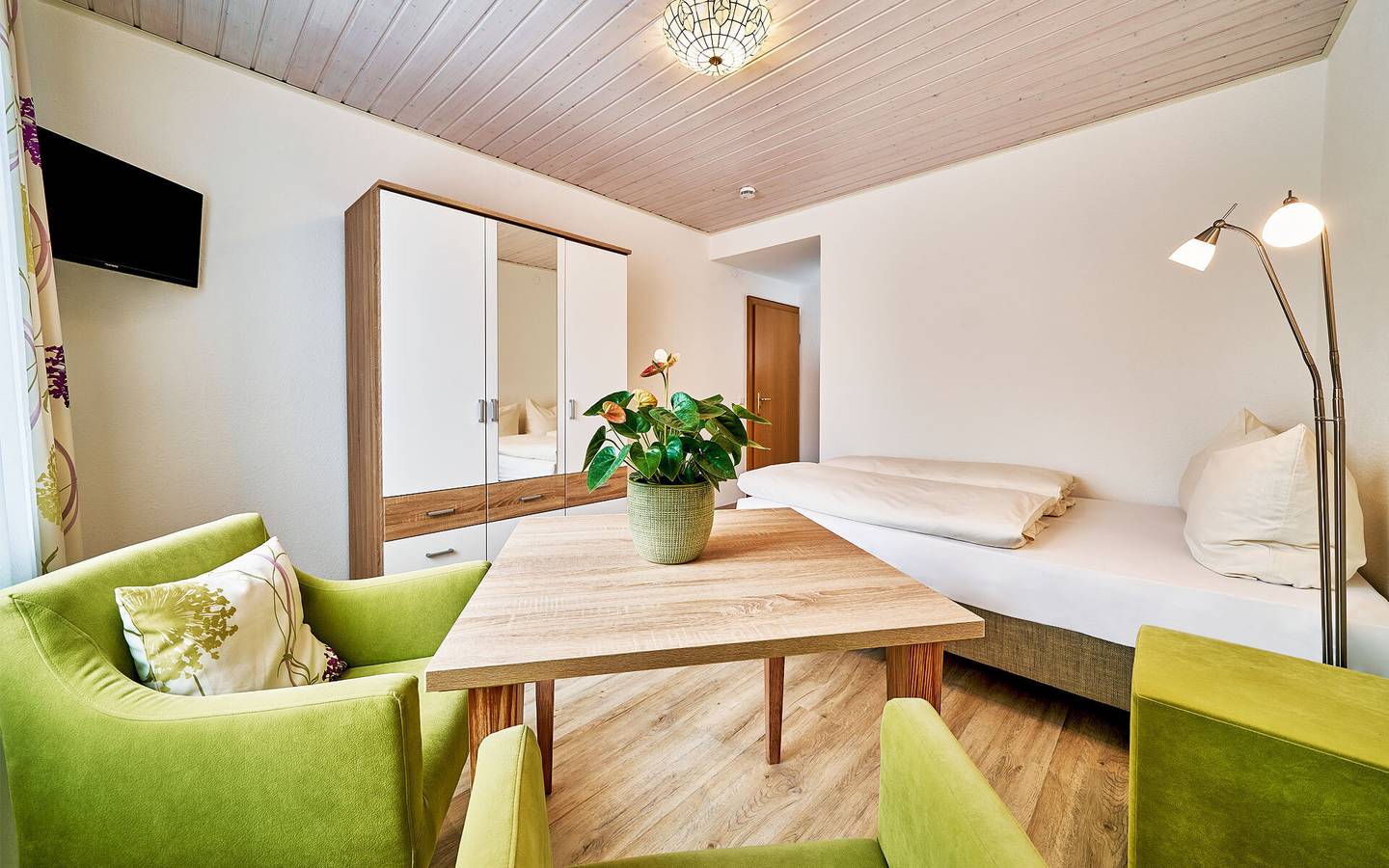 Ganze Wohnung, Ferienwohnung 'Fewo 1' mit Gemeinschaftsterrasse, Balkon und Wlan in Heiligenberg, Region Bodensee-Oberschwaben