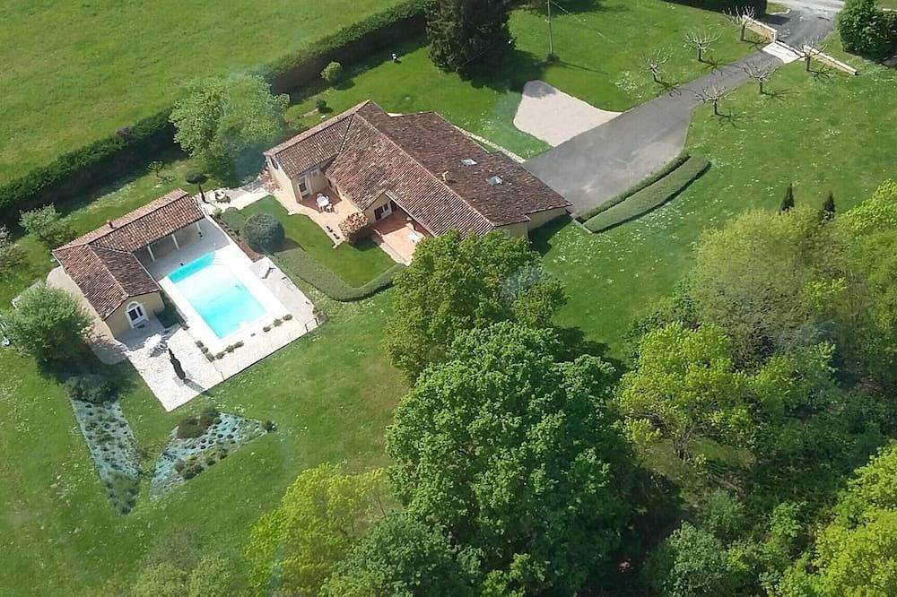 La Bakénia, gite T2 \"Nissou\" with pool and air conditioning in Villeneuve-sur-Lot, Villeneuve-sur-Lot region