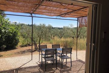 Gîte pour 4 personnes, avec jardin à Aureille