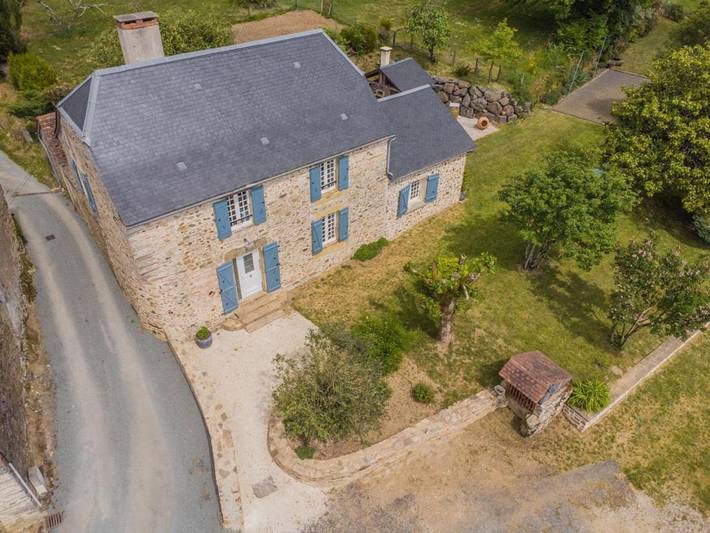 Location de vacances pour 7 personnes, avec terrasse et jardin à Génis - 2