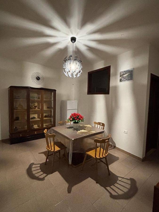 Casas e apartamentos de temporada para 3 pessoas, com terraço em Padula