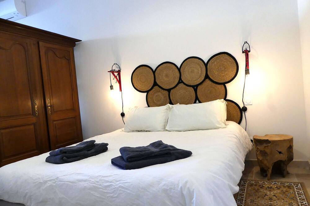 Chateau la Vidalle - Hermès, cottage with swimming pool in Vendres, Mediterranean Coast (France)