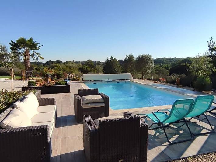 Villa pour 6 personnes, avec terrasse ainsi que jardin et piscine
