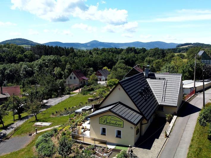 Ferienwohnung für 5 Personen, mit Balkon/Terrasse und Terrasse sowie Pool im Zittauer Gebirge