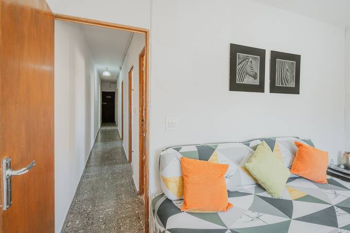 Casa Vacacional 'Pisito De Pueblo Ii' con Vista a la Montaña, Wi-Fi y Aire Acondicionado in Navaluenga, Valle del Alberche