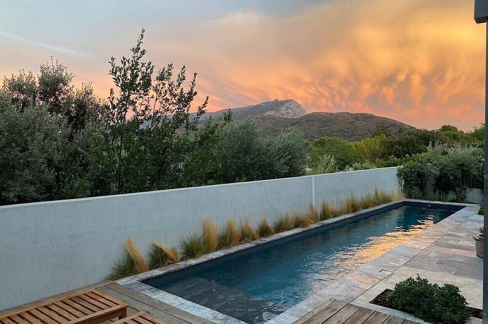 Maison Dans Hameau au Pied de Sainte Victoire Vue Exceptionnelle Piscine Jacuzzi in Saint-Marc-Jaumegarde, Aix-en-Provence und Umgebung