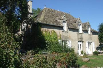 Gîte pour 2 personnes, avec jardin à Saignes