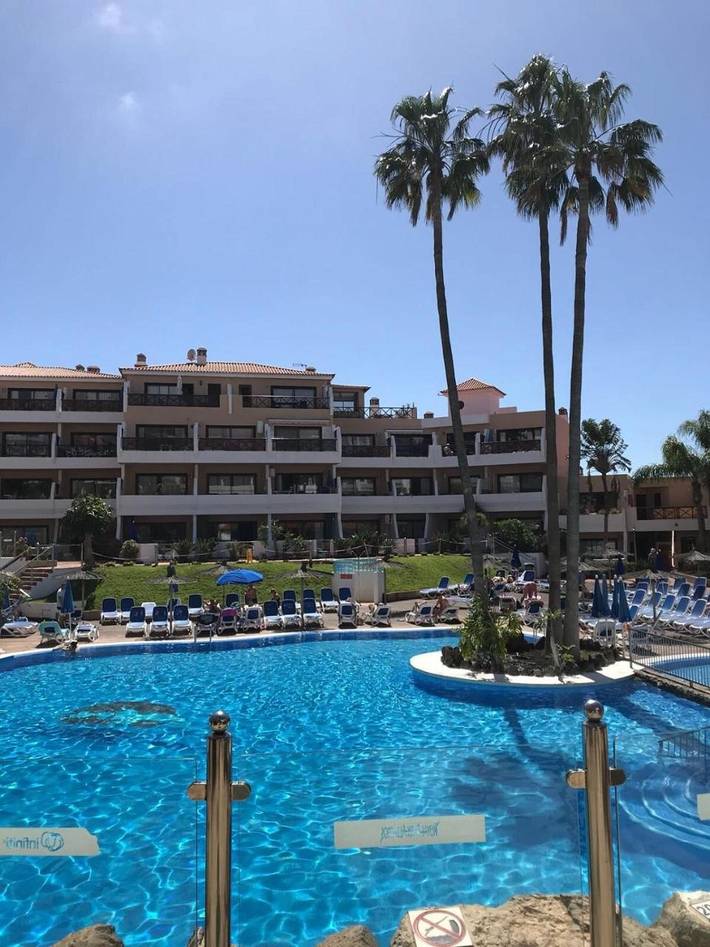 Apartmenthotel für 6 Personen, mit Ausblick und Pool sowie Kinderpool und Garten, kinderfreundlich - 1