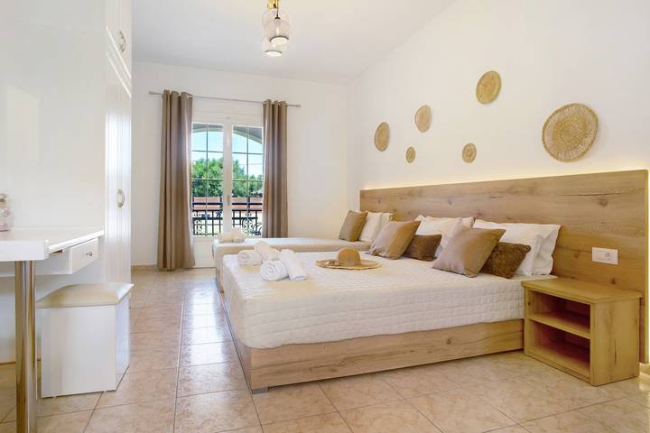 Entire apartment, Holiday Apartment "Tropical Studio 2" with Shared Garden, A/C & Wi-Fi in Katastari, Alykes