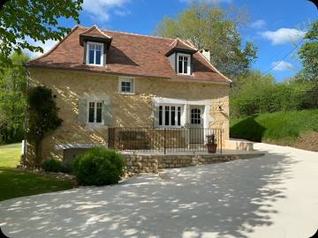 Gîte pour 6 personnes, avec jardin et terrasse à Tourtoirac