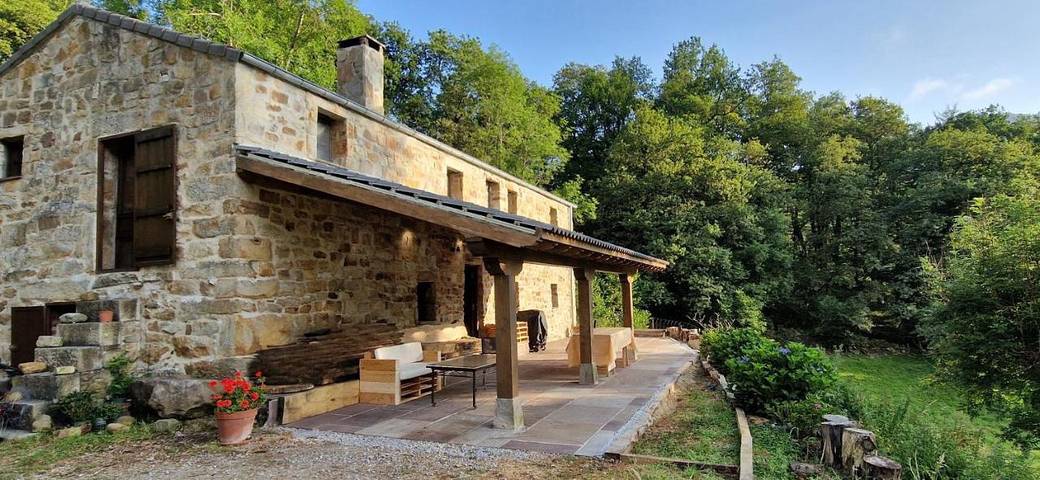 Casa rural para 10 personas, con Terraza además de Jardín y Vistas en San Roque de Riomiera
