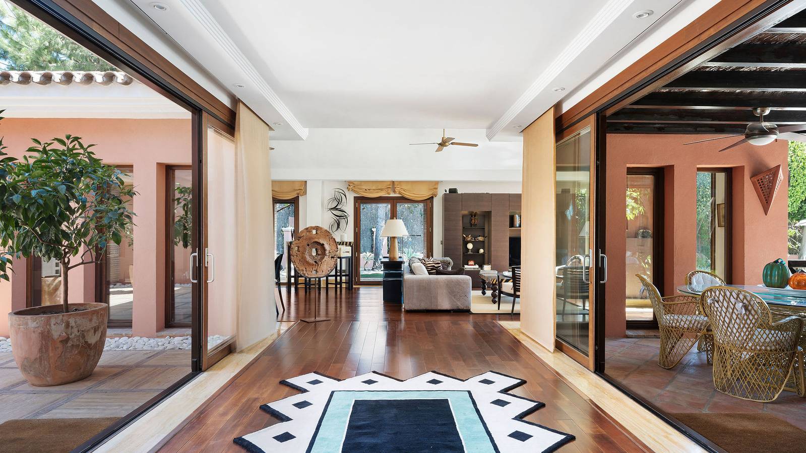 Villa Bali | Puente Romano Luxury Beach Pool in Golden Mile, Marbella