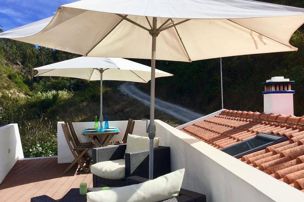Odeceixe Valley House. Minuten vom Strand. Zwei Zimmer und eine Lounge Rooftop. in Odeceixe, Costa Alentejana