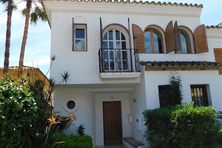 Holiday home for 8 people, with balcony and garden as well as pool - 1