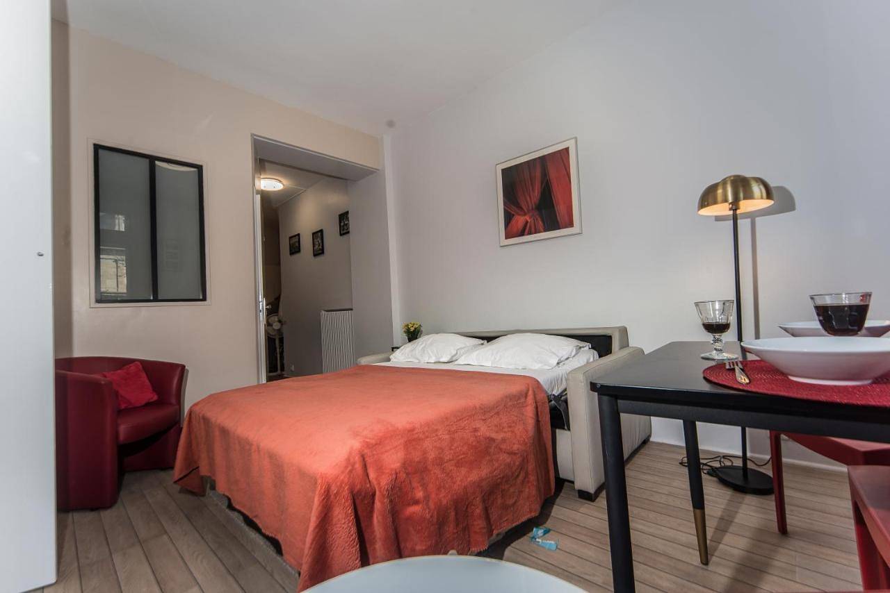 Appartement entier, Standard Apartment in Paris, Île de France