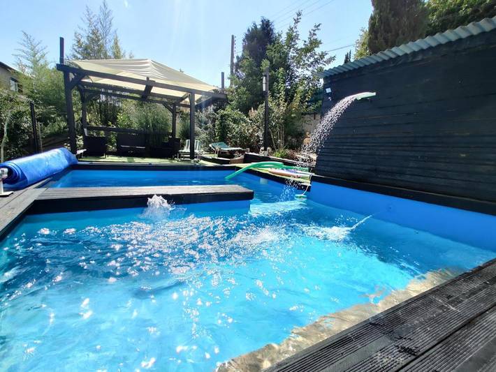 Gîte pour 2 personnes, avec terrasse et jardin ainsi que vue et piscine dans Betting - 2