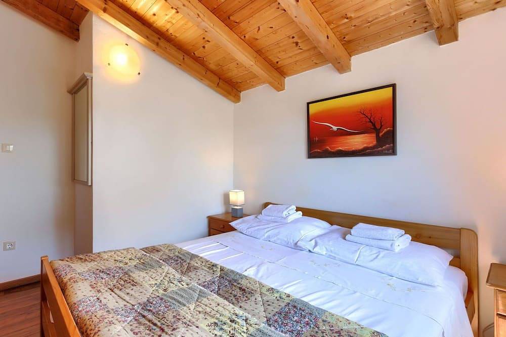 Schöne Wohnung in einem Ferienhaus mit W-Lan, Klimaanlage, Pool, Tv, Terrasse, Haustiere erlaubt in Kastelir, Općina Kaštelir - Labinci