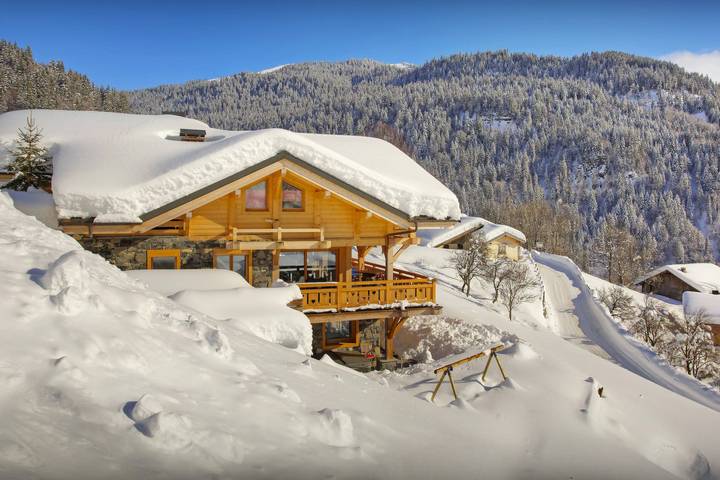 Chalet pour 14 personnes, avec Balcon et Jacuzzi ainsi que Terrasse et Jardin