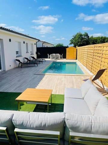 Cottage pour 6 personnes, avec piscine et sauna ainsi que jardin et jacuzzi à Ambarès-et-Lagrave