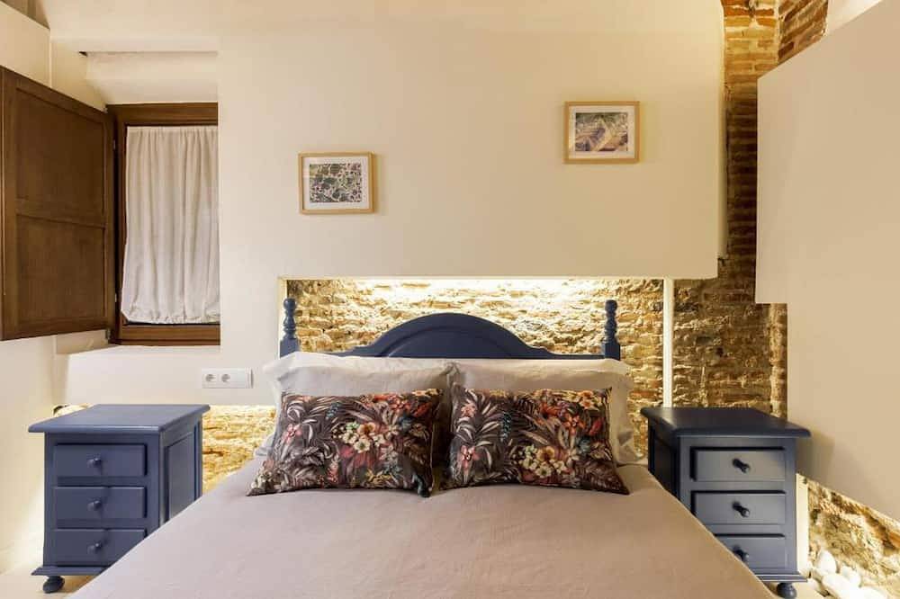 Entire apartment, Herreros Deluxe House (3 bedrooms) in Alcalá de Henares, Madrid Province