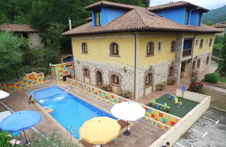 Hotel para 3 personas, con jardín además de jacuzzi y piscina - 1