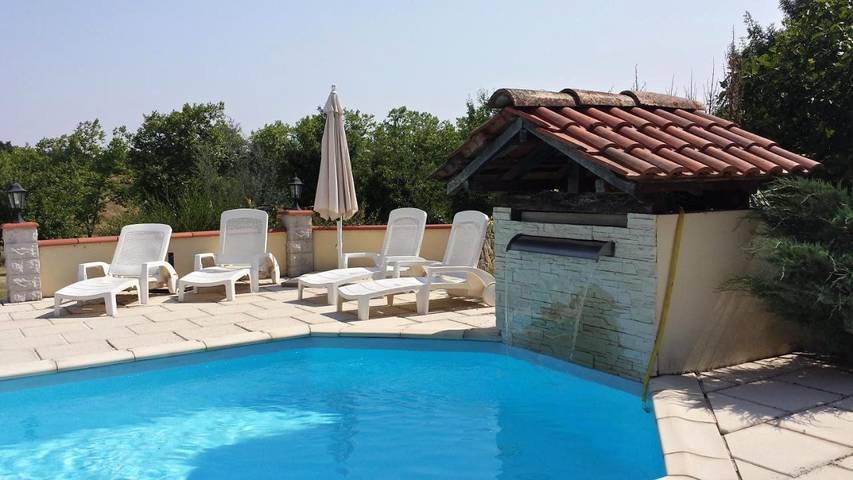 Chambre d’hôte pour 3 personnes, avec Terrasse et Jardin ainsi que Piscine et Vue