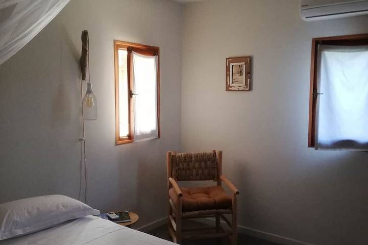 Gîte pour 2 personnes, avec piscine et jardin dans Plage De Sperone - 2