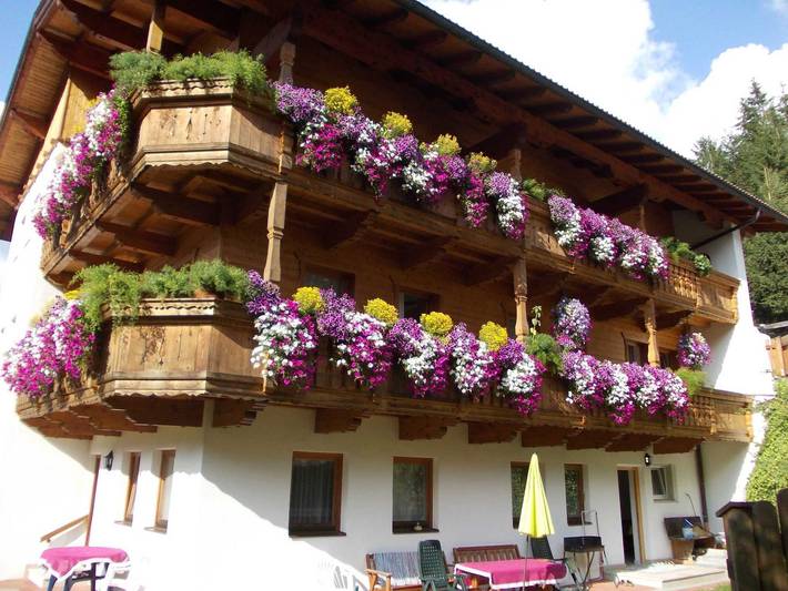 Ferienwohnung für 2 Personen, mit Garten und Balkon, kinderfreundlich in Wildschönau