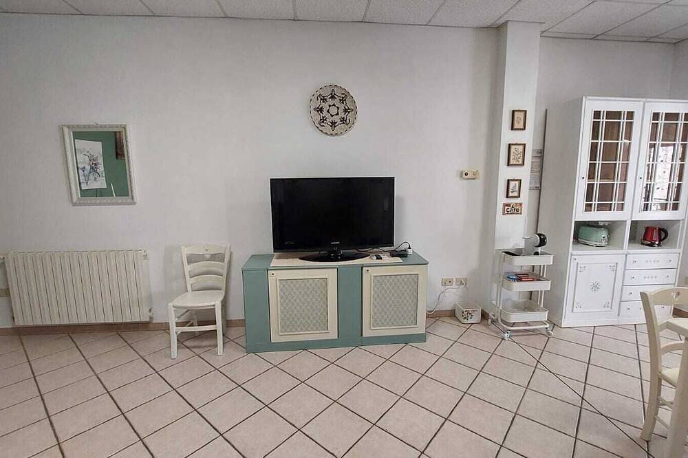Appartamento intero, Appartamento Vacanze il Filadelfo a pochi chilometri dal mare in Iglesias Centro, Iglesias