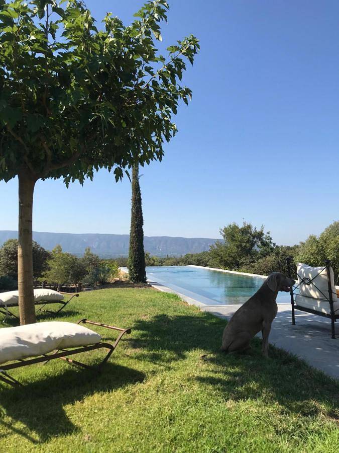 Gîte pour 2 personnes, avec Balcon et Terrasse ainsi que Jardin et Piscine à Gordes