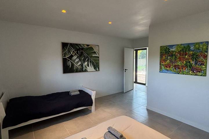 Location de vacances pour 10 personnes, avec jardin ainsi que piscine et terrasse, animaux acceptés à Chitenay - 3