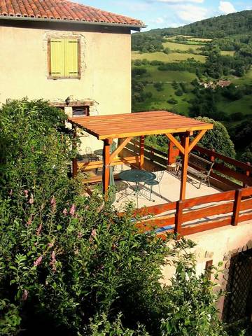Gîte pour 6 personnes, avec terrasse et jardin à Yzeron