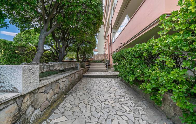 Appartamento intero, Appartamento con vista mare e parcheggio in Marinella di Sarzana, Sarzana