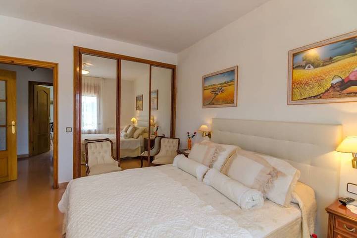 Club Villamar - Hermosa casa para disfrutar las vacaciones en familia.La parte de abajo ( nivel p... in Sils, Provincia de Gerona