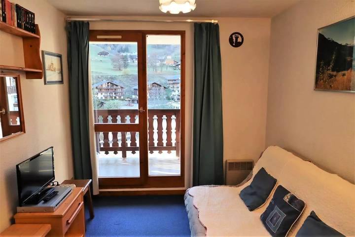 Location de vacances pour 4 personnes, avec piscine ainsi que vue et balcon dans Arêches