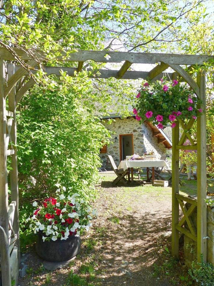 Location de vacances pour 6 personnes, avec jardin et vue à Vicdessos (homonymie)