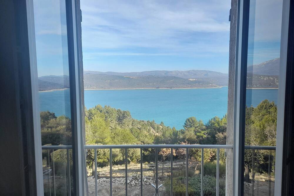 Ganze Wohnung, Homerez - Whg Seeblick, Terrasse, Ste. Croix-Verdon in Sainte-Croix-du-Verdon, Regionaler Naturpark Verdon