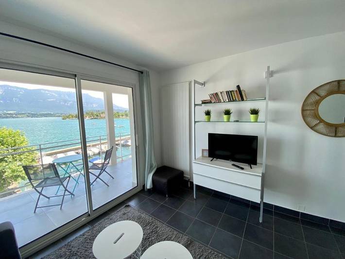 Gîte pour 2 personnes, avec vue ainsi que terrasse et vue sur le lac à Le Bourget-du-Lac - 4