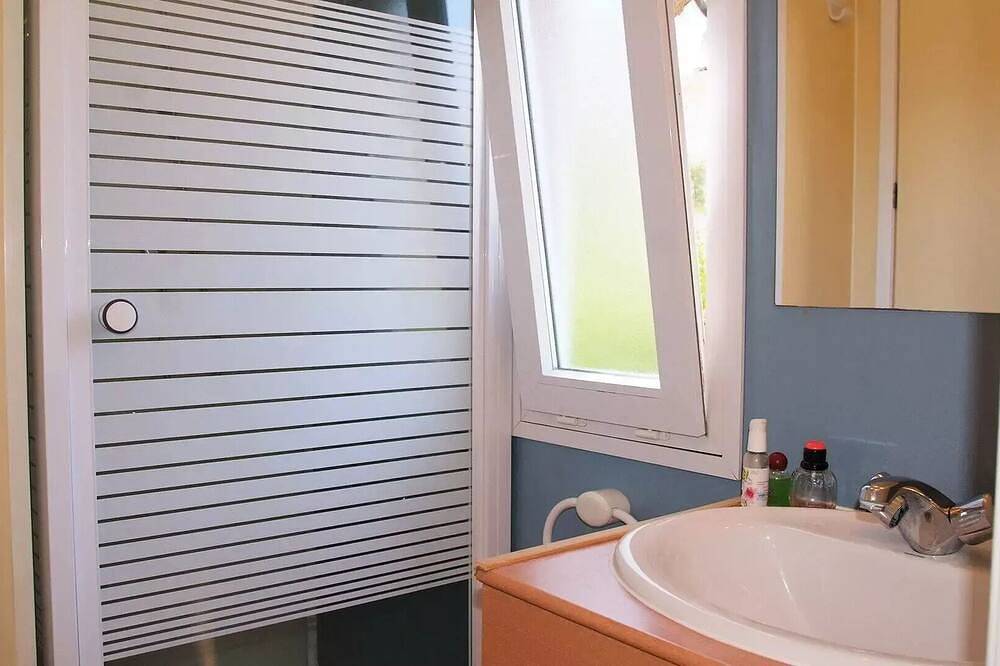 Camping Félix de la bastide *** - Idaho Eco 4 people in Saint-Mitre-les-Remparts, Istres und Umgebung