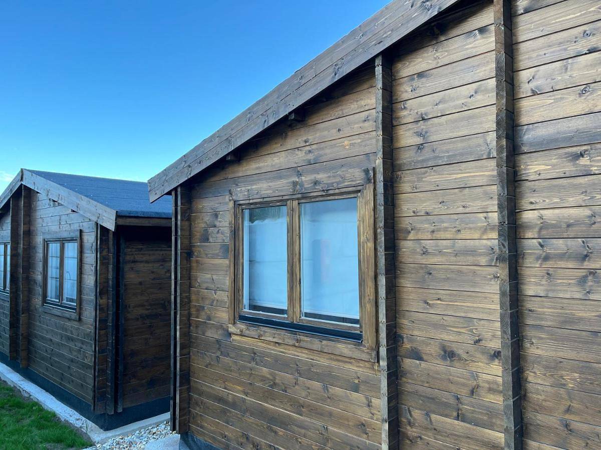 Casas de A Uriceira in Praia de Areabrava (Cangas), Cangas